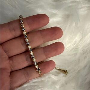 Adjustable protection eye bracelet